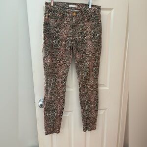 7 For all Mankind the skinny jeans in mosaic snake print size 28 pastel